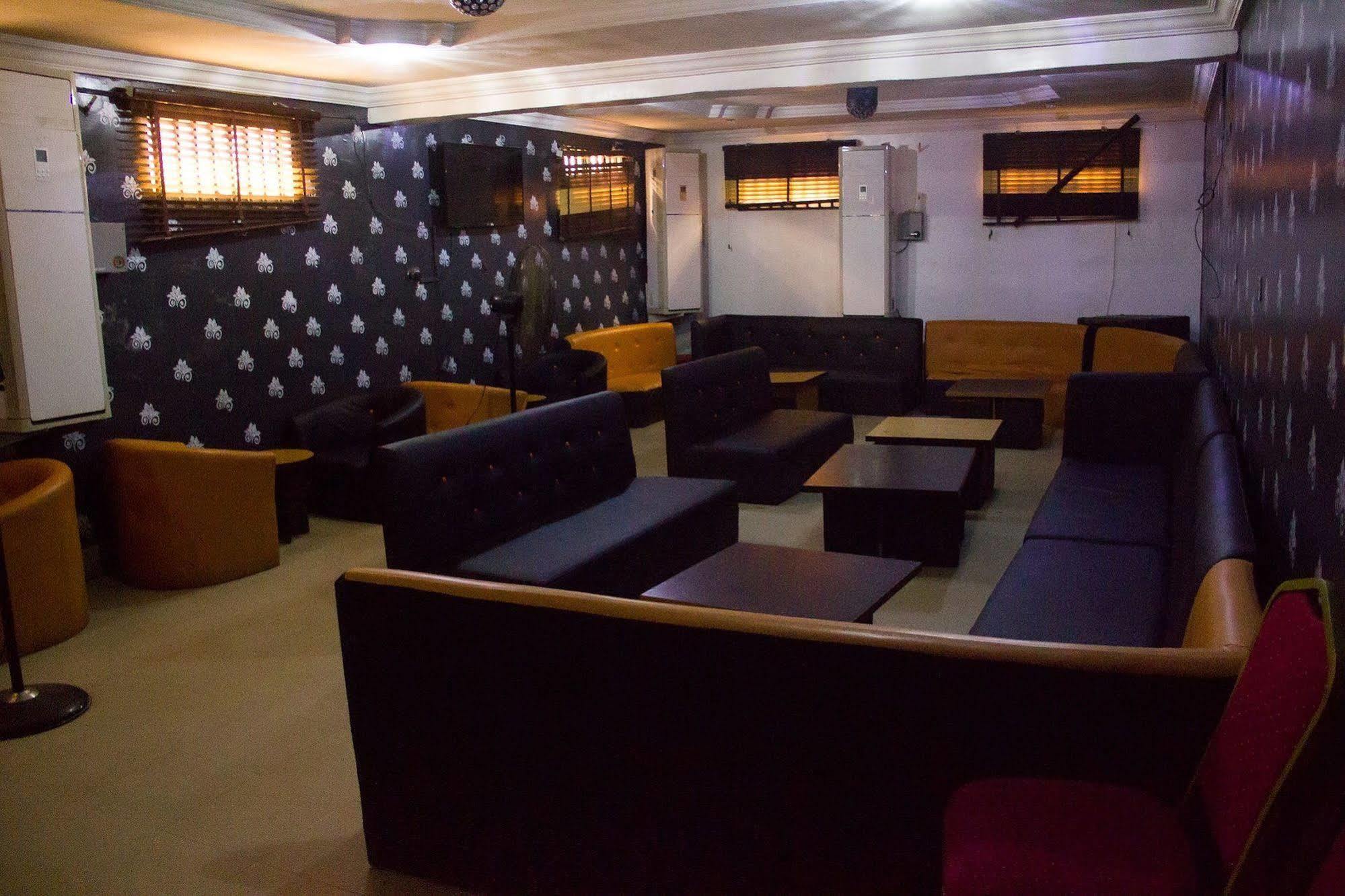 Glasshouse Hotel And Suites Lagos Extérieur photo